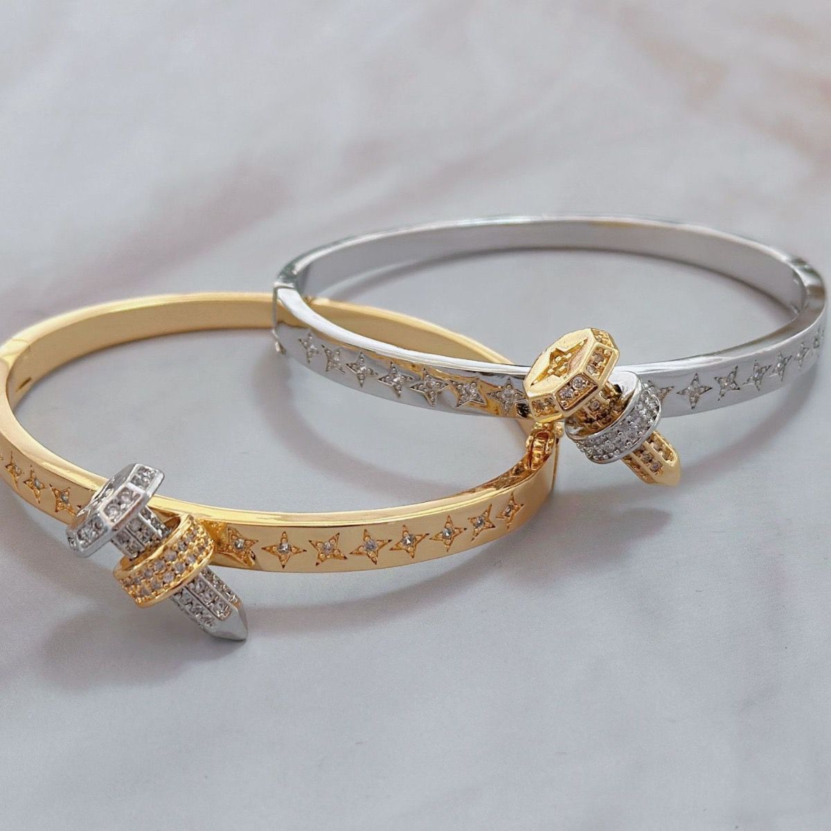 Screw Detail Luxury Bracelet (18K Gold Plating)