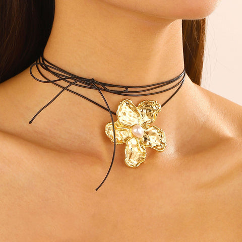 Pearl Bloom Thread Necklace
