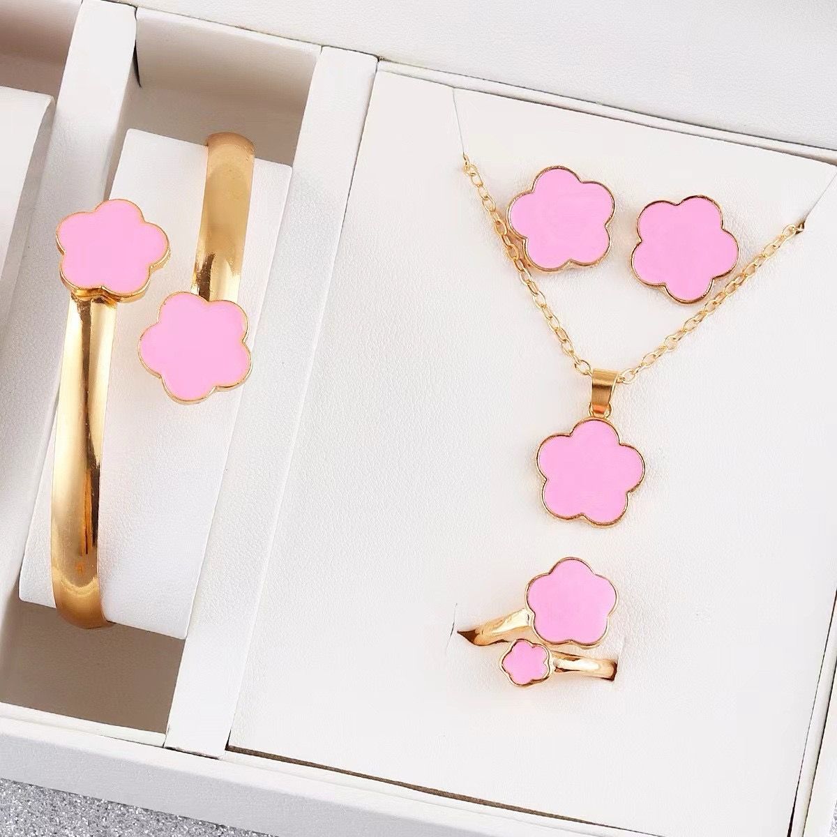 Five-Leaf Clover Jewelry Set of Four